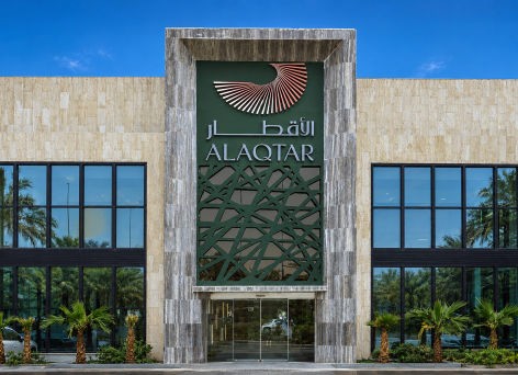 Institutional building frontage